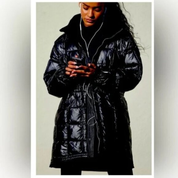 Free People Patricia Packable Poncho Puffer coat M NWT *HOST PICK* - Picture 1 of 5
